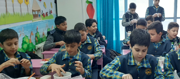 تهیه ی توپک خرمایی به مناسبت روزبدون کیف