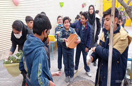 روز درختکاری همراه با کاشت گل ها روز درختکاری همراه با کاشت گل ها