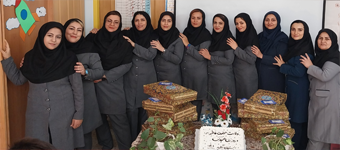 تجلیل از بانوان دبستان آفرید