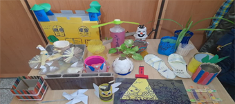 نمایشگاه کاردستی های دانش آموزان کلاس سوم