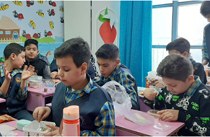 تهیه توپک خرمایی ویژه کلاس ششمی ها