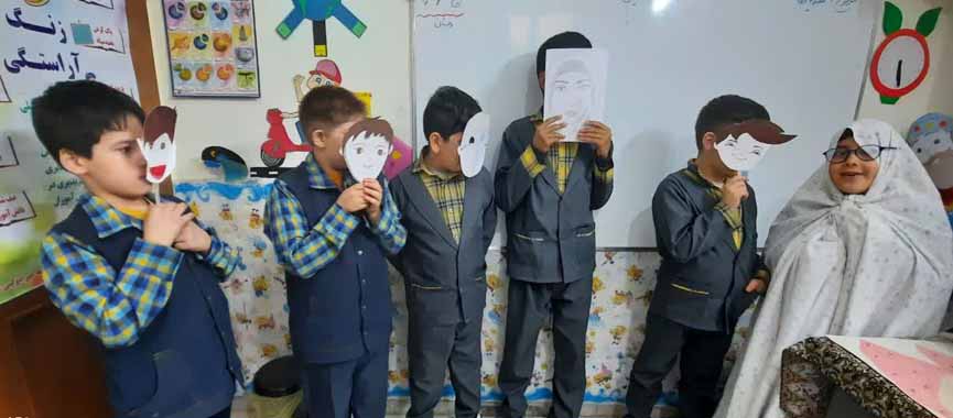 تدریس درس ۱۳هدیه هابه روش فعال نمایش توسط دانش آموزان پایه چهارم دبستان آفرید 